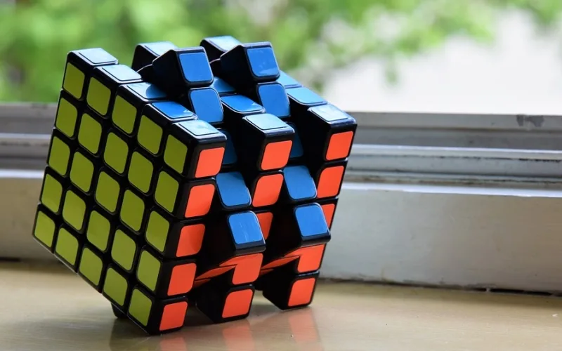 »Čudovit in zapleten Rubikov svet«